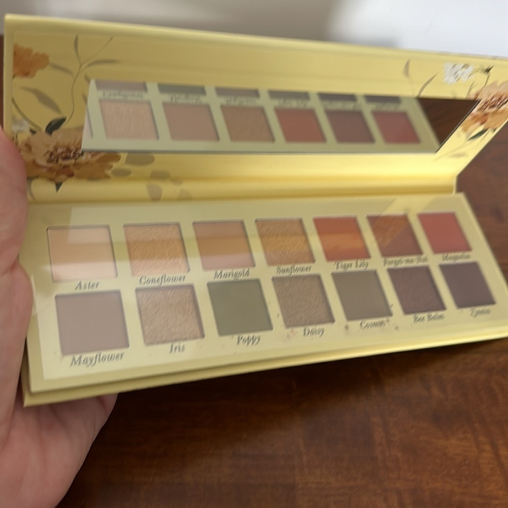 Laura Geller Wildflower Wishes Eyeshadow 14 Multi Finish Eyeshadows - Picture 7 of 9